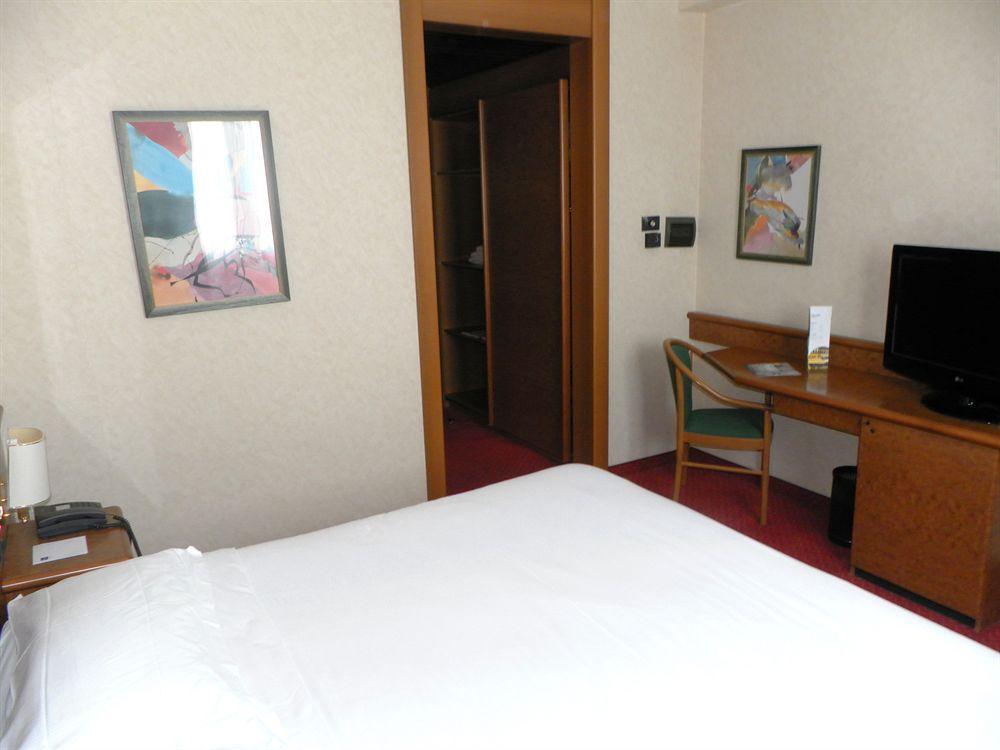 Idea Hotel Piacenza Zewnętrze zdjęcie